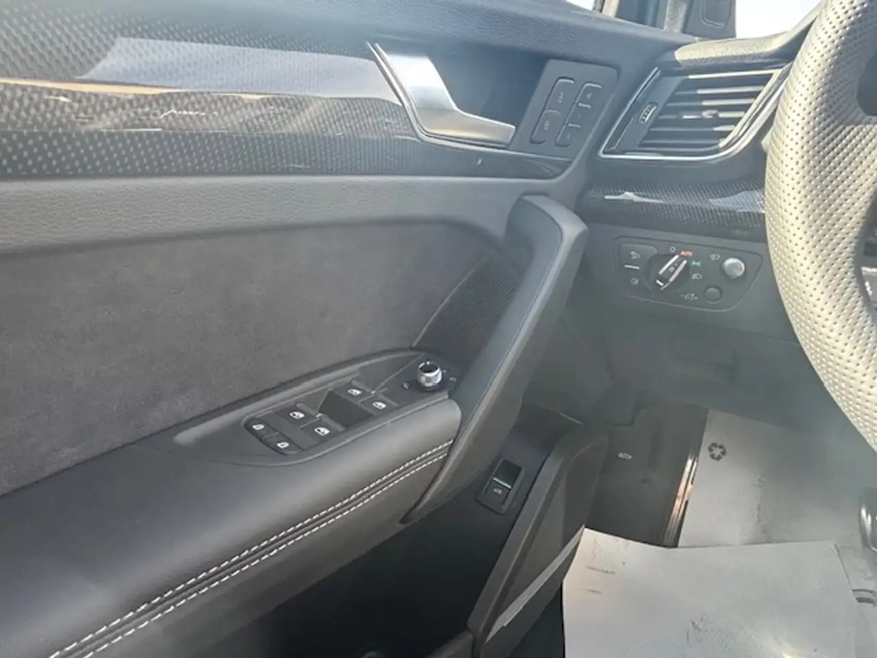 Audi SQ5 - Image 8