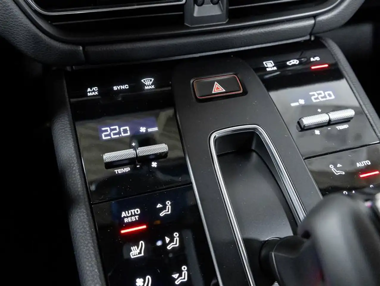 Porsche Macan - Image 23