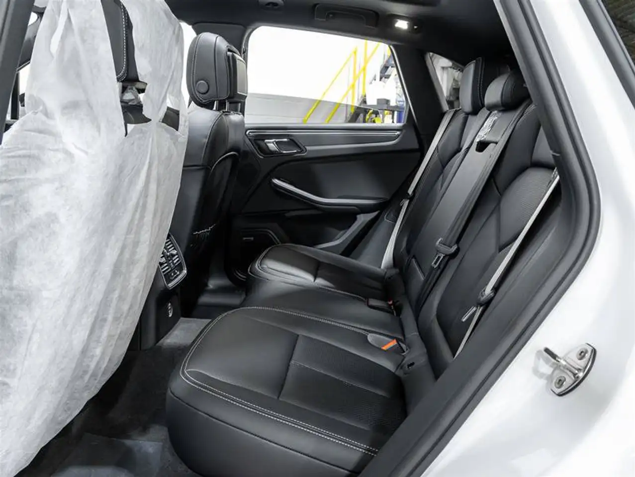 Porsche Macan - Image 28