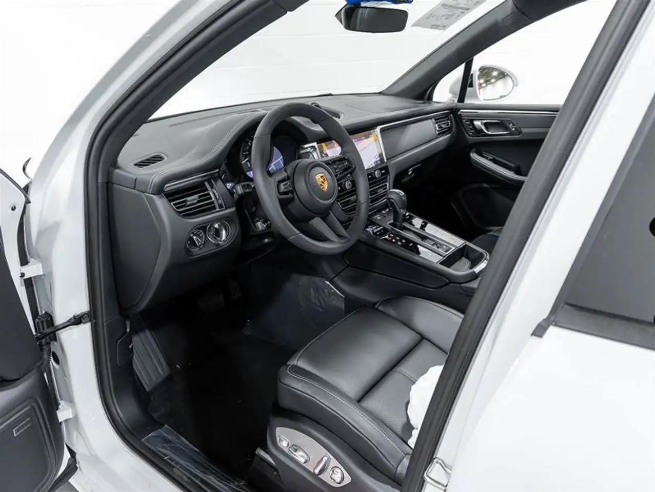 Porsche Macan - Image 11
