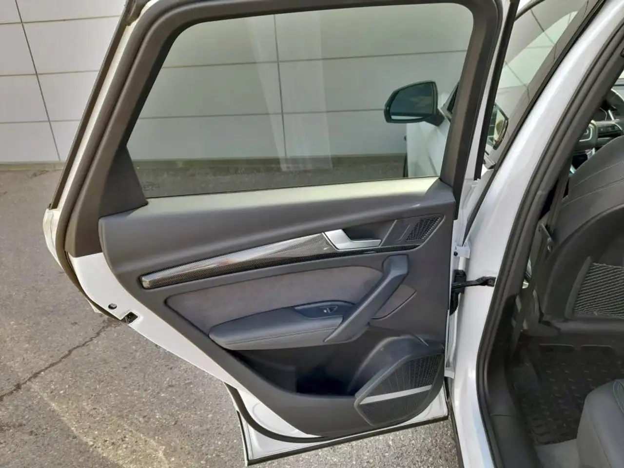 Audi SQ5 - Image 21