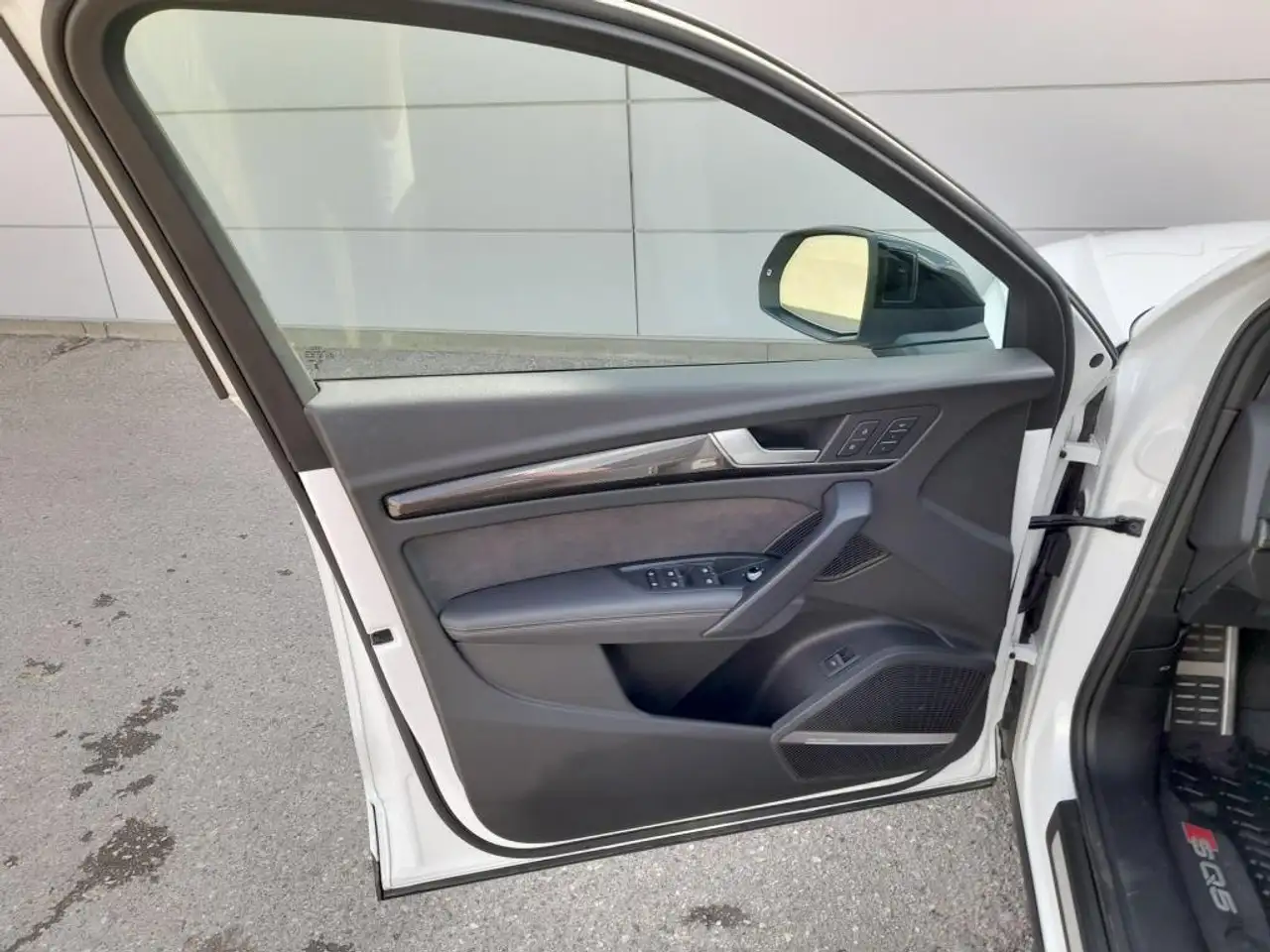 Audi SQ5 - Image 11