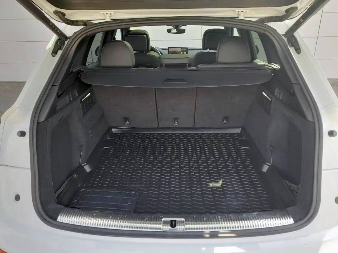 Audi SQ5 - Image 8