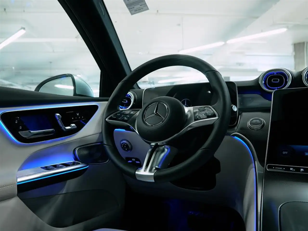 Mercedes-Benz GLC - Image 26
