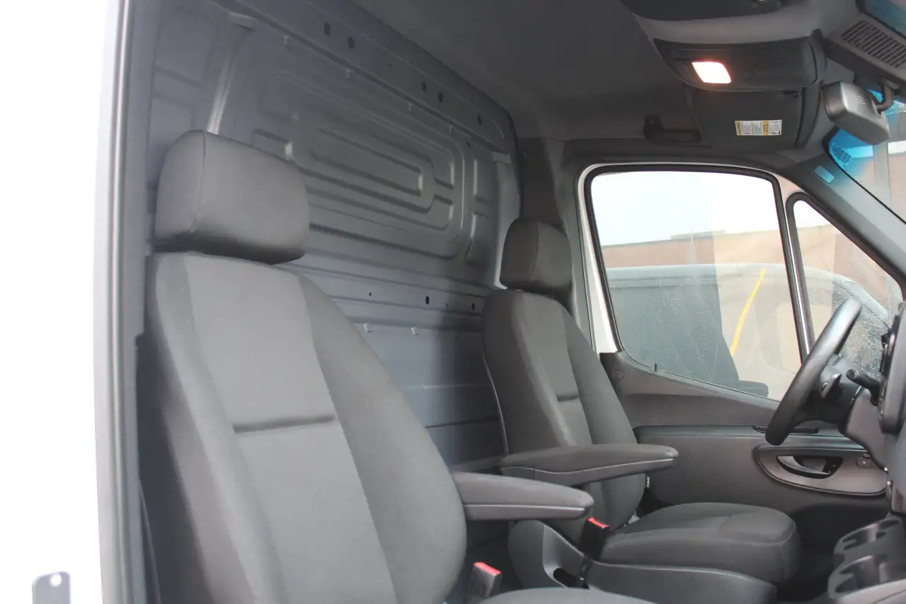 Mercedes-Benz Sprinter - Image 12