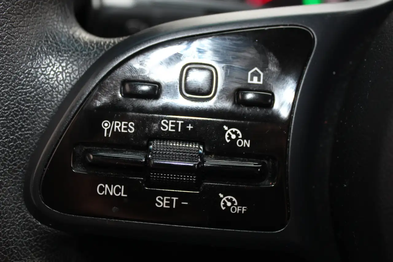 Mercedes-Benz Sprinter - Image 25