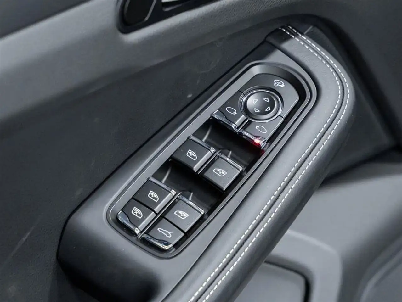 Porsche Macan - Image 17