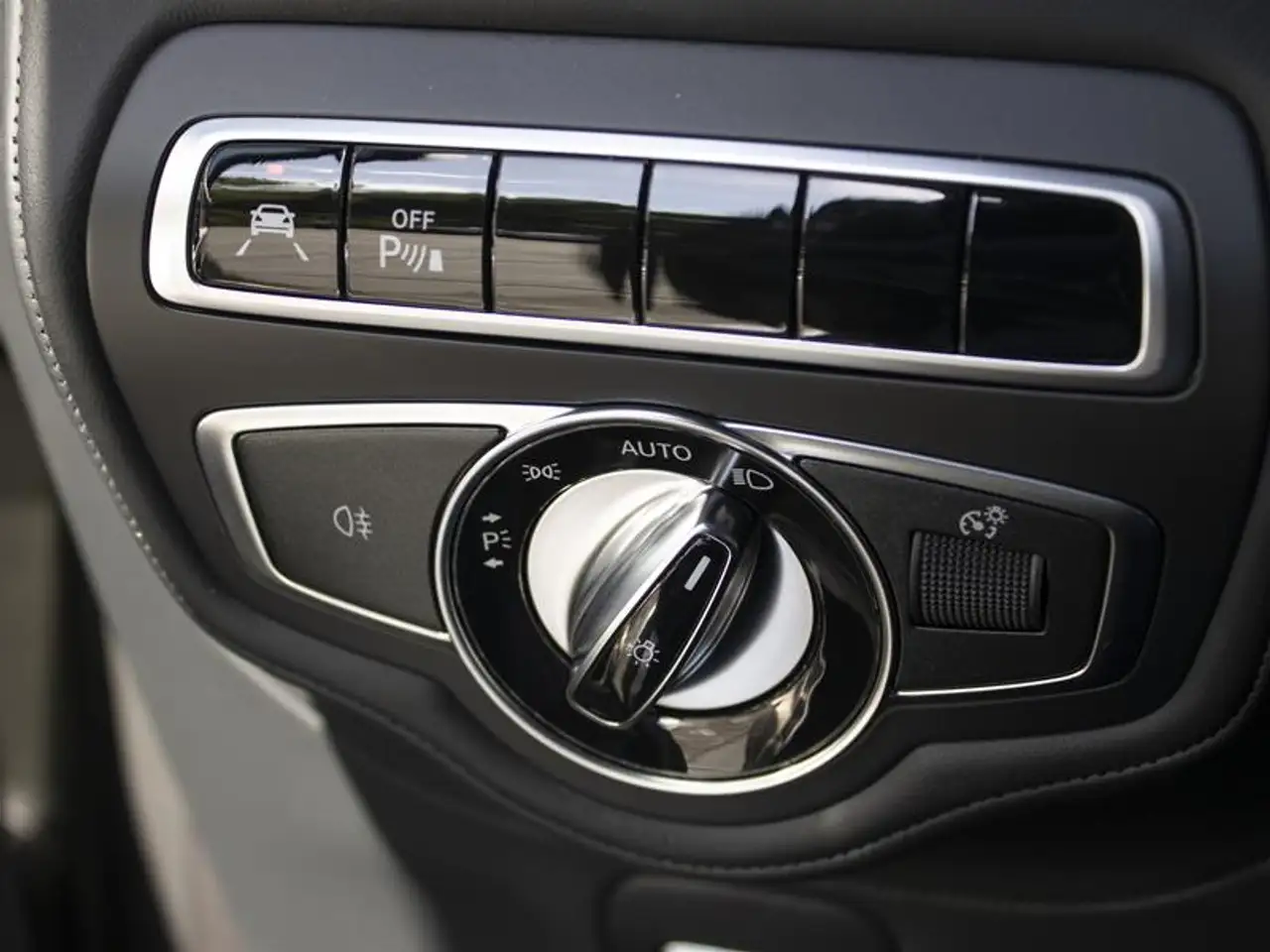 Mercedes-Benz G-Class - Image 8