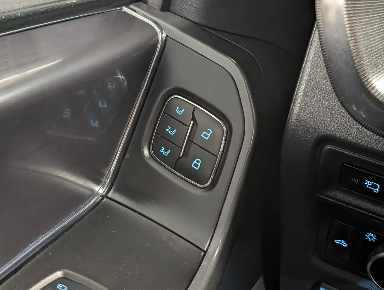 Ford F-150 - Image 17