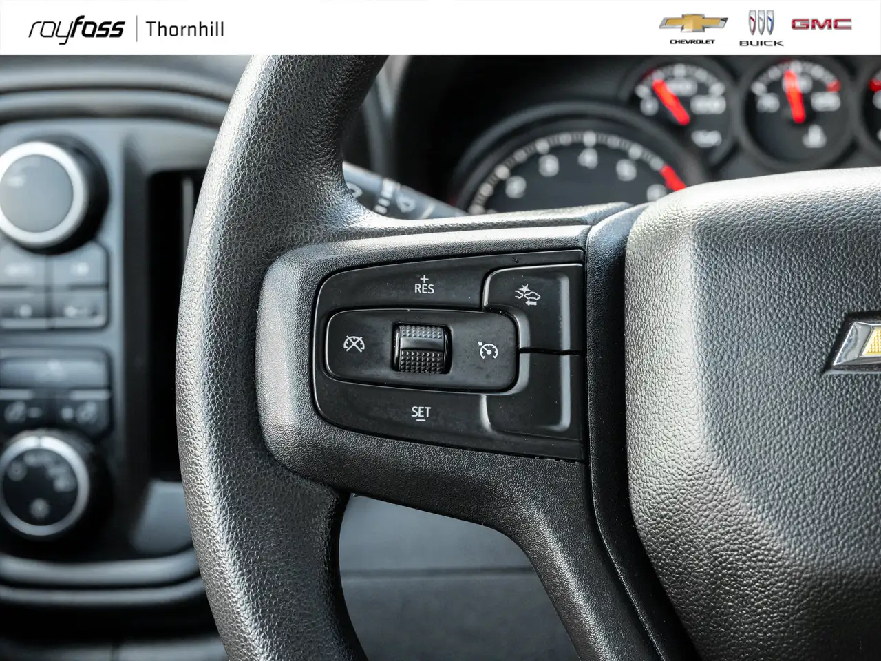 Chevrolet Silverado 1500 - Image 10