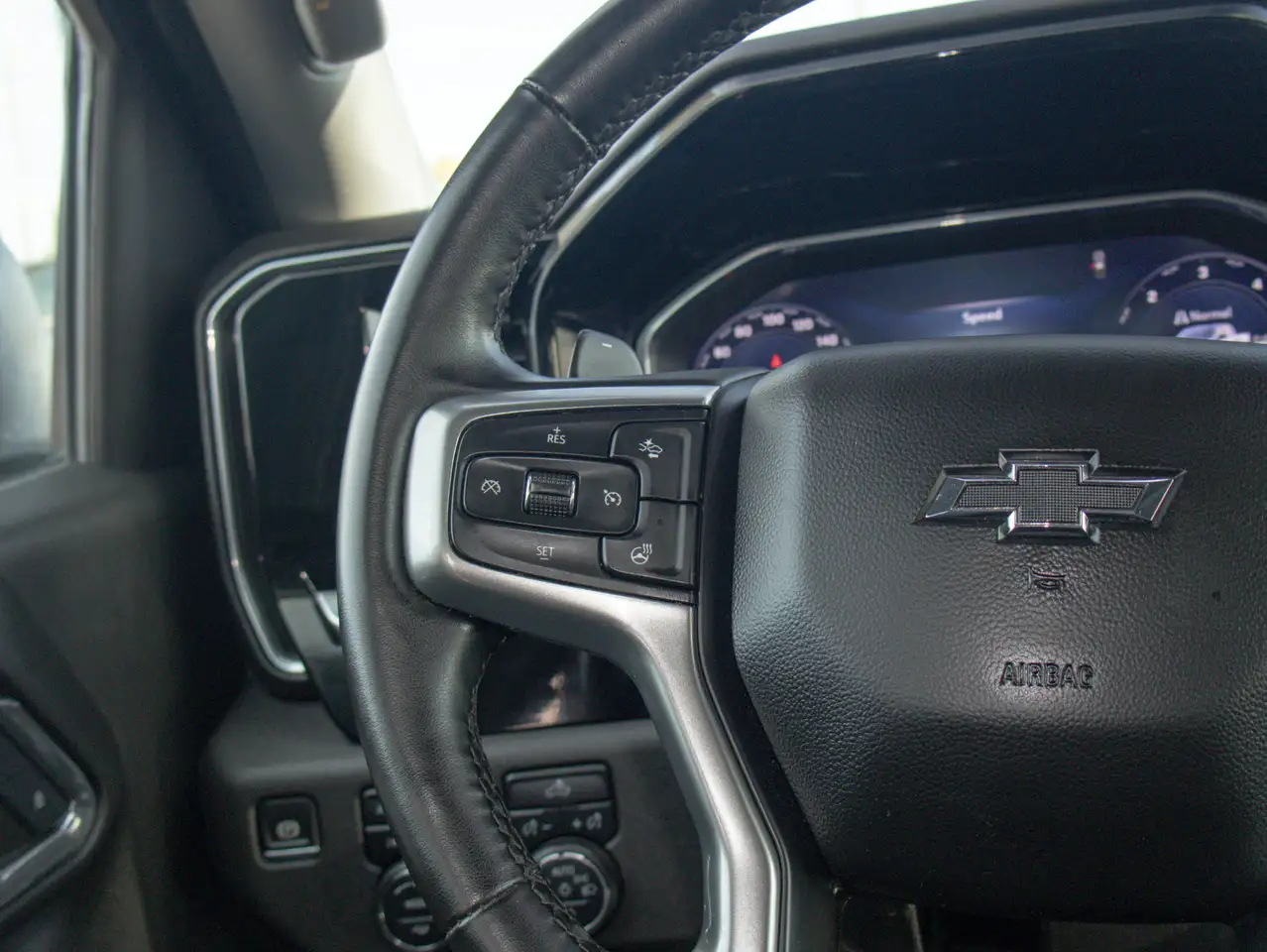 Chevrolet Silverado 1500 - Image 25