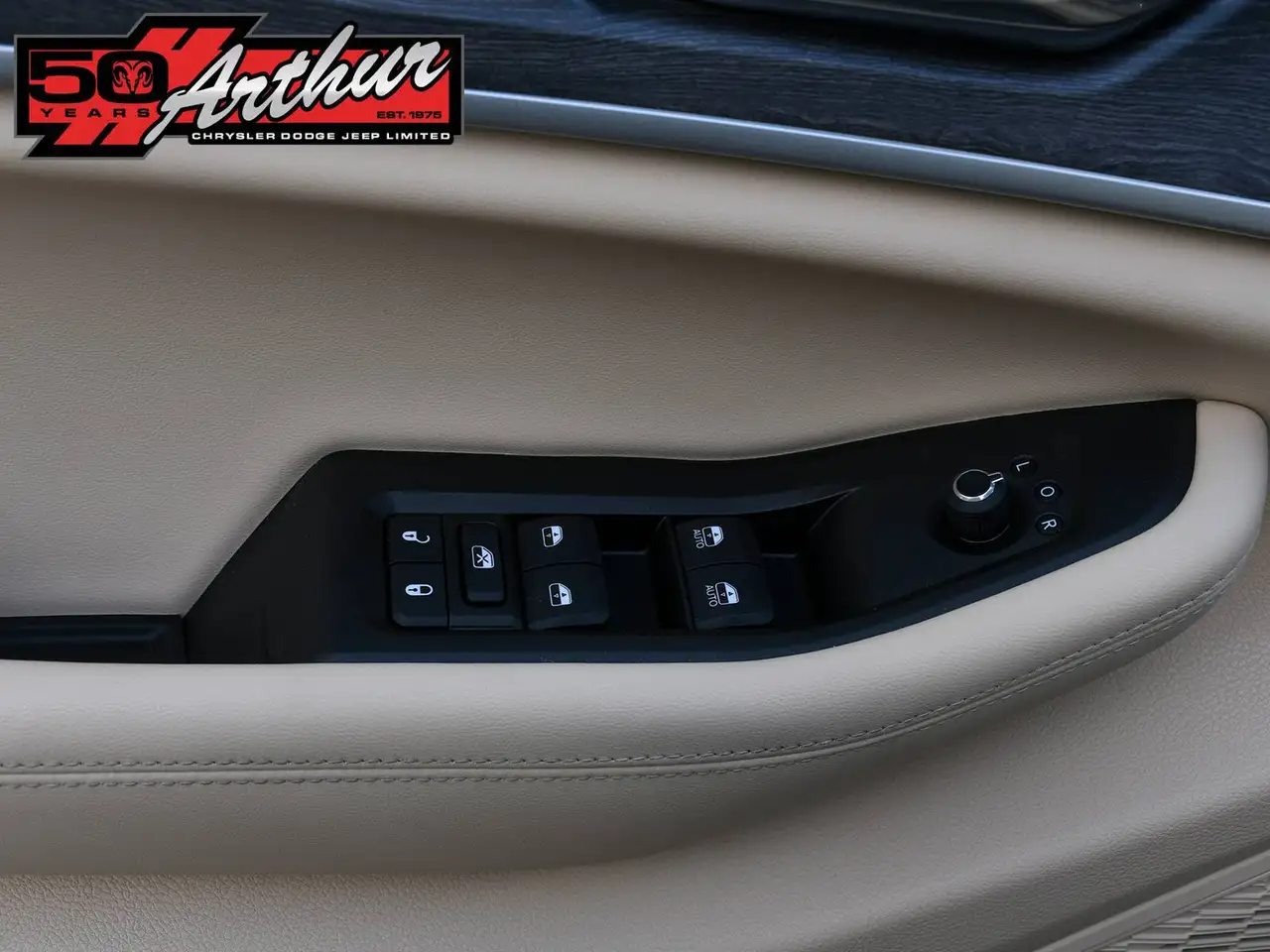 Jeep Grand Cherokee - Image 11