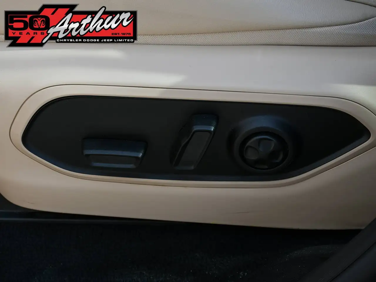 Jeep Grand Cherokee - Image 24