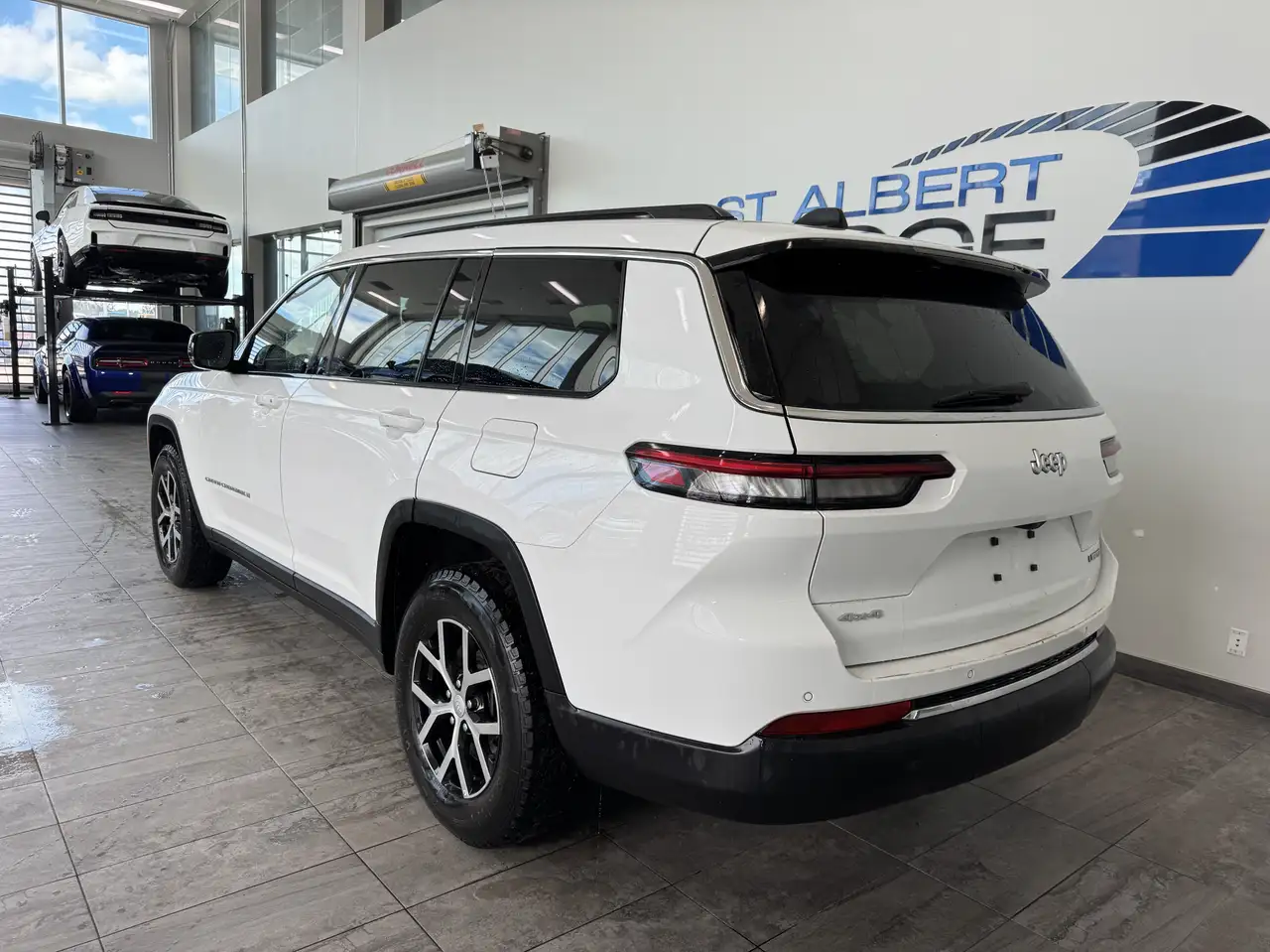 Jeep Grand Cherokee - Image 3