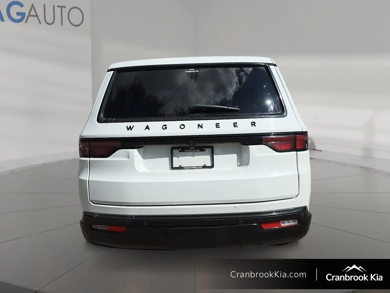 Jeep Wagoneer - Image 3