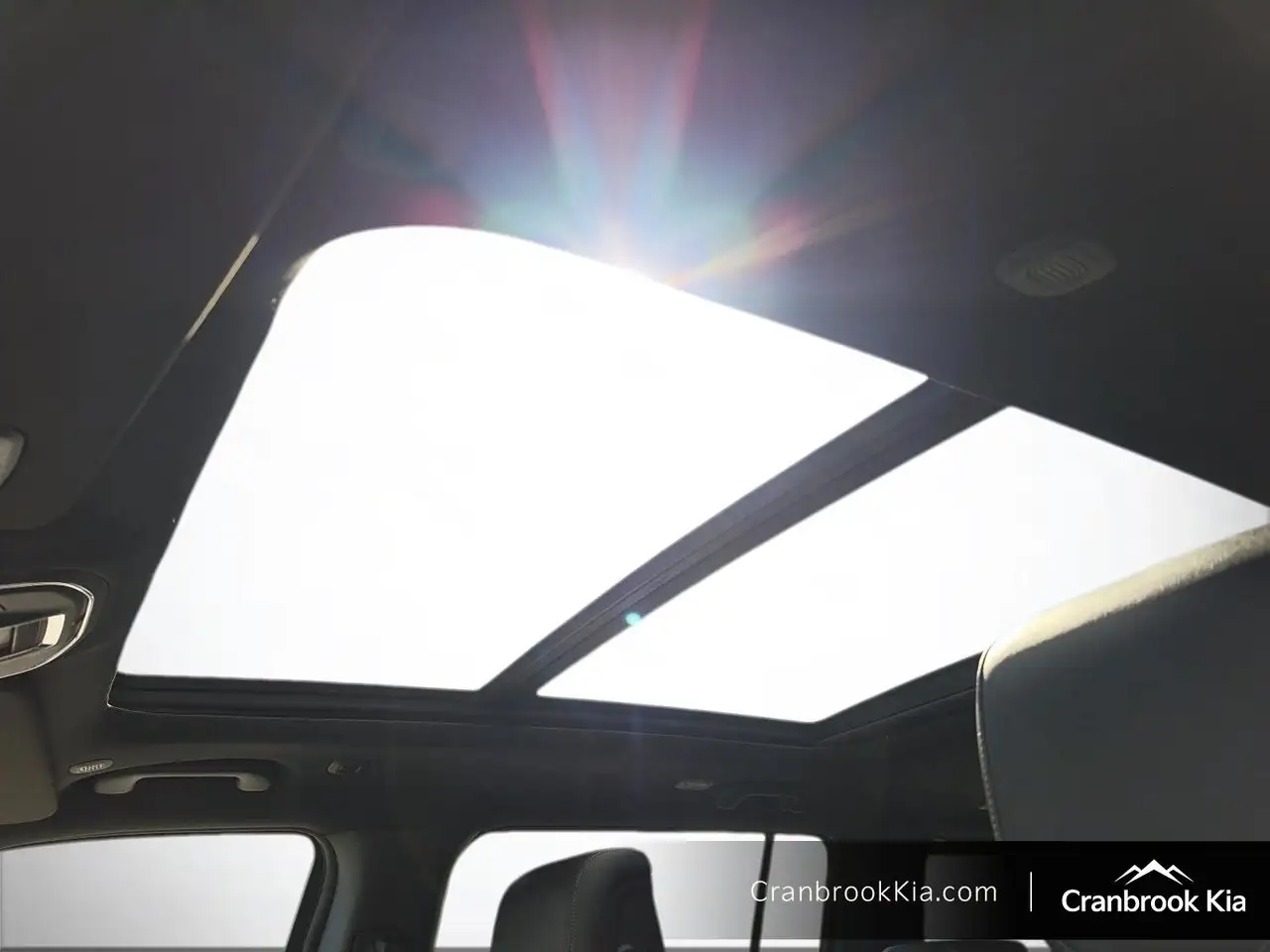Jeep Wagoneer - Image 17