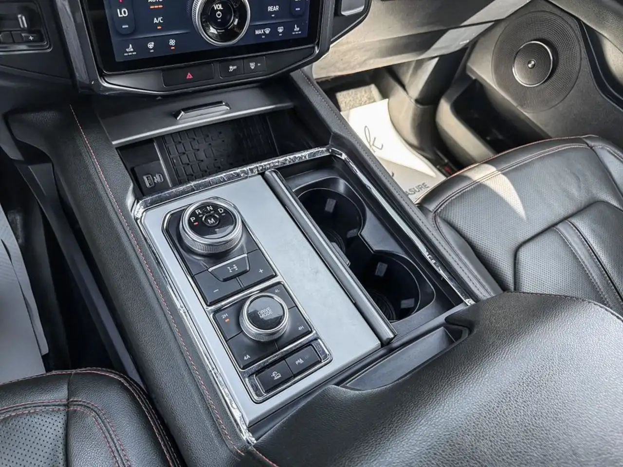 Ford Expedition - Image 16