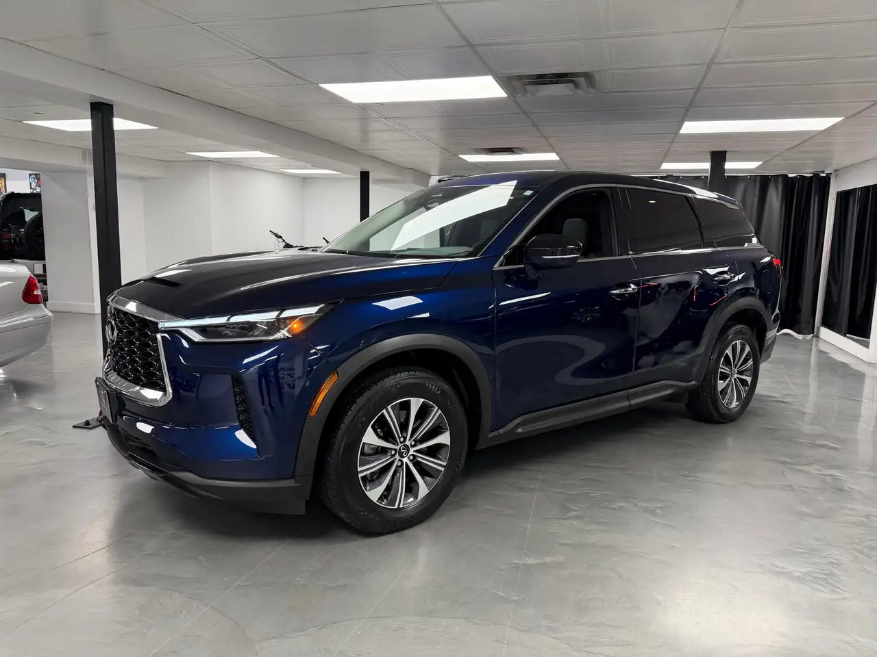 Infiniti QX60 - Image 1