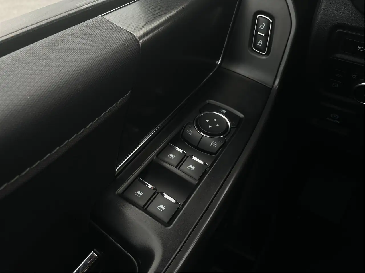 Ford F-150 - Image 28