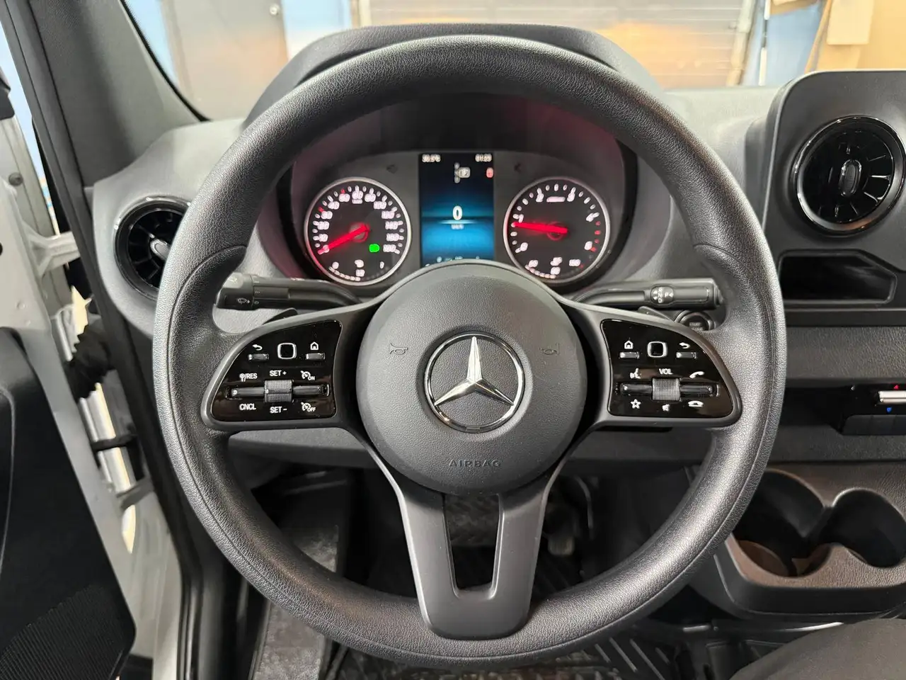 Mercedes-Benz Sprinter - Image 14