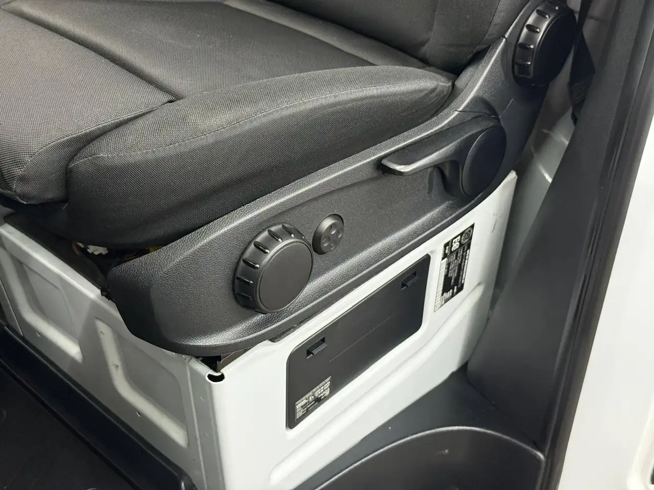 Mercedes-Benz Sprinter - Image 21