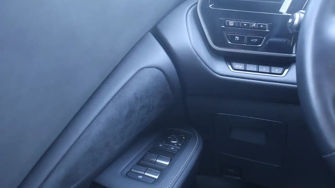 Lexus TX - Image 34