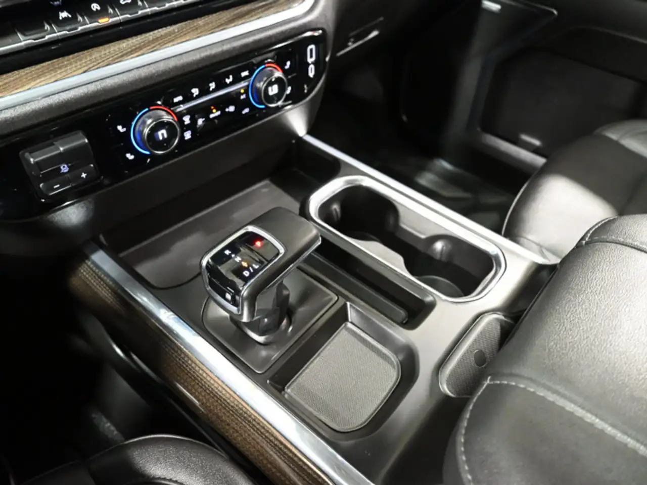 Chevrolet Silverado 1500 - Image 23