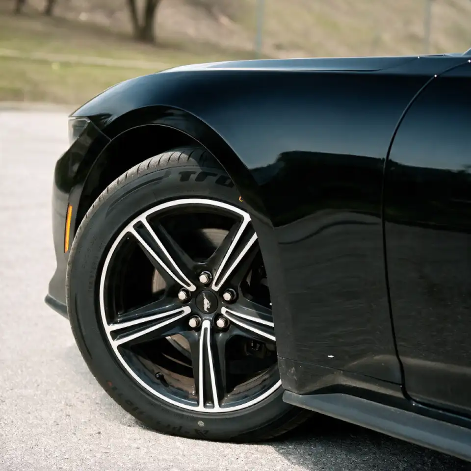 Ford Mustang - Image 7
