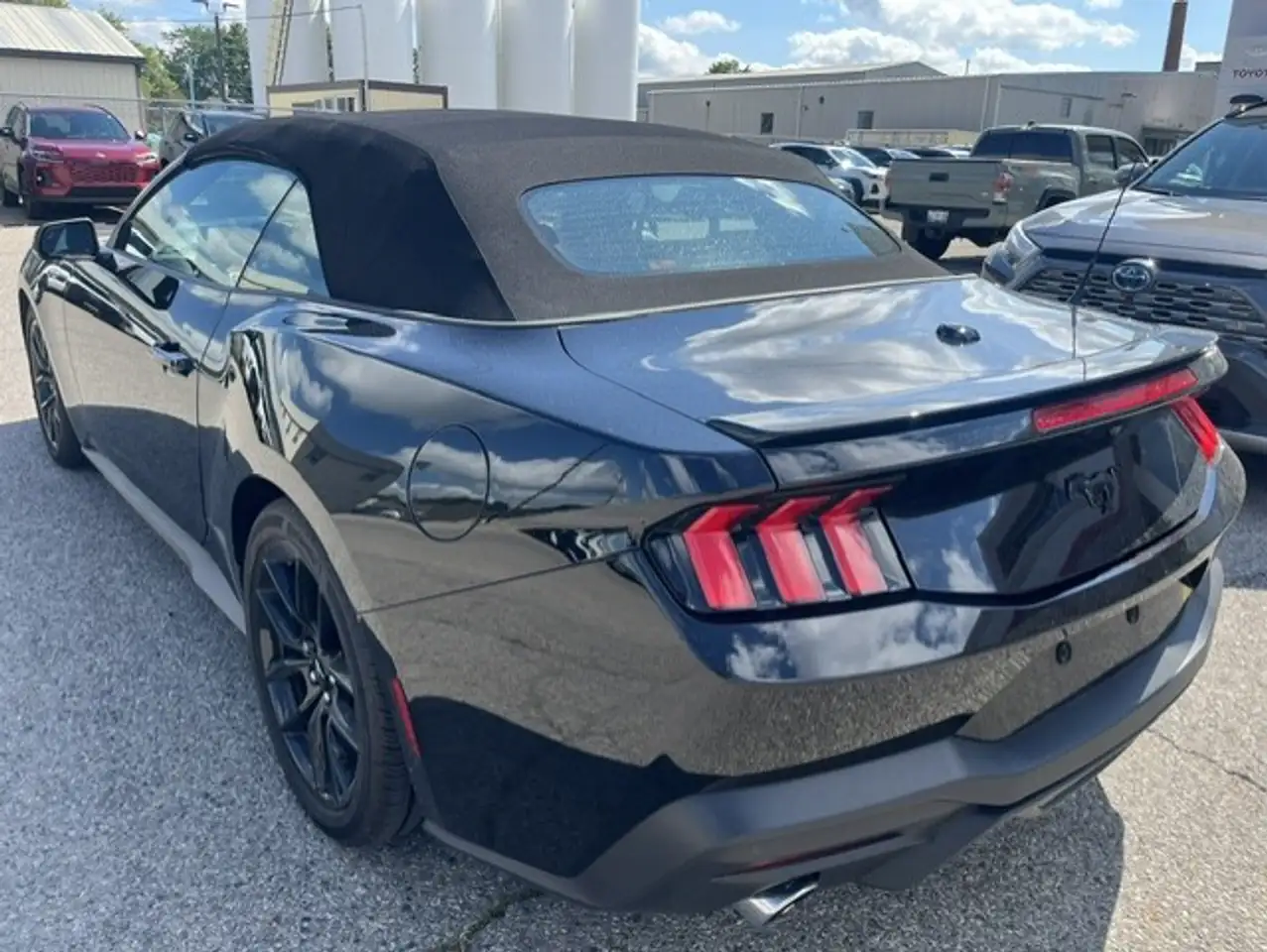 Ford Mustang - Image 5
