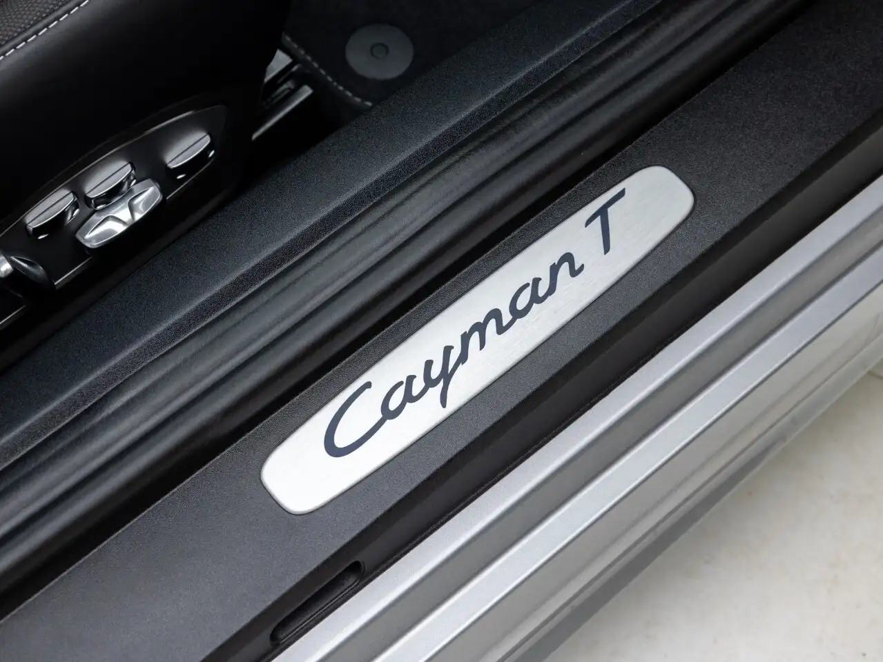 Porsche 718 Cayman - Image 35
