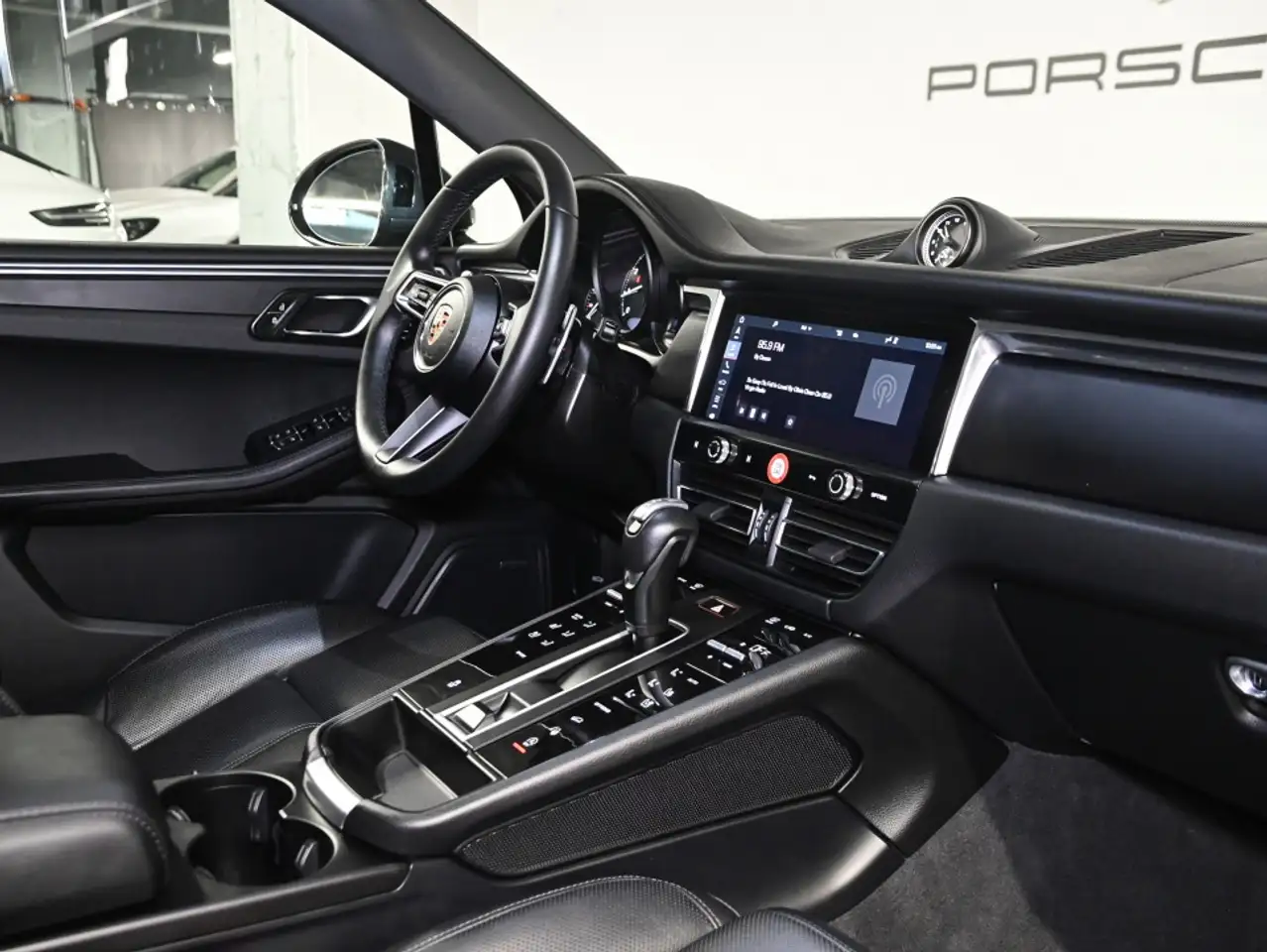 Porsche Macan - Image 16