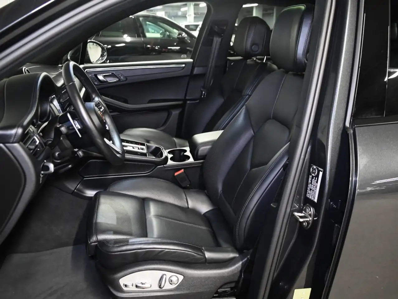 Porsche Macan - Image 12