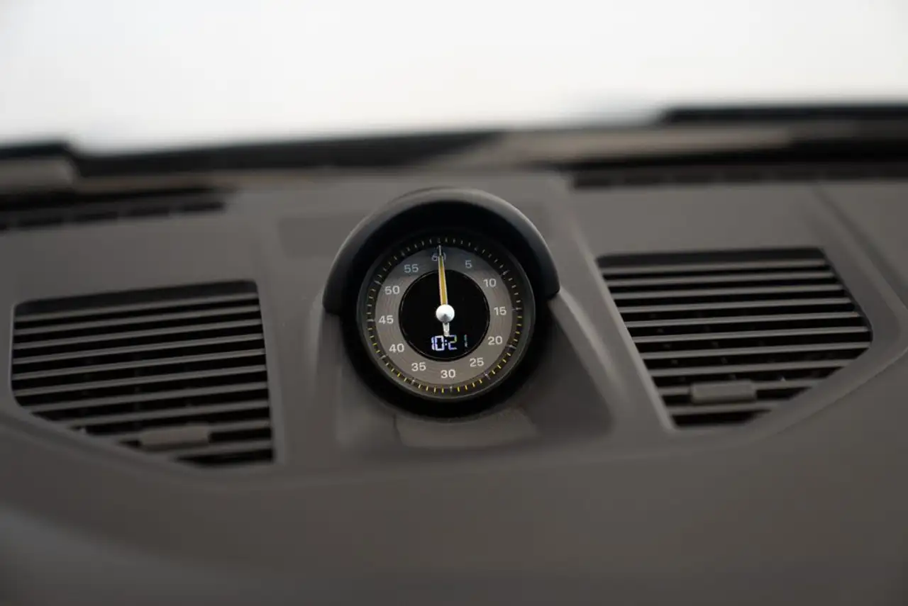 Porsche 911 - Image 20