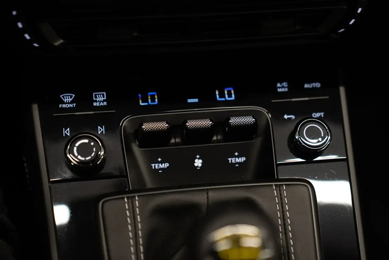 Porsche 911 - Image 23
