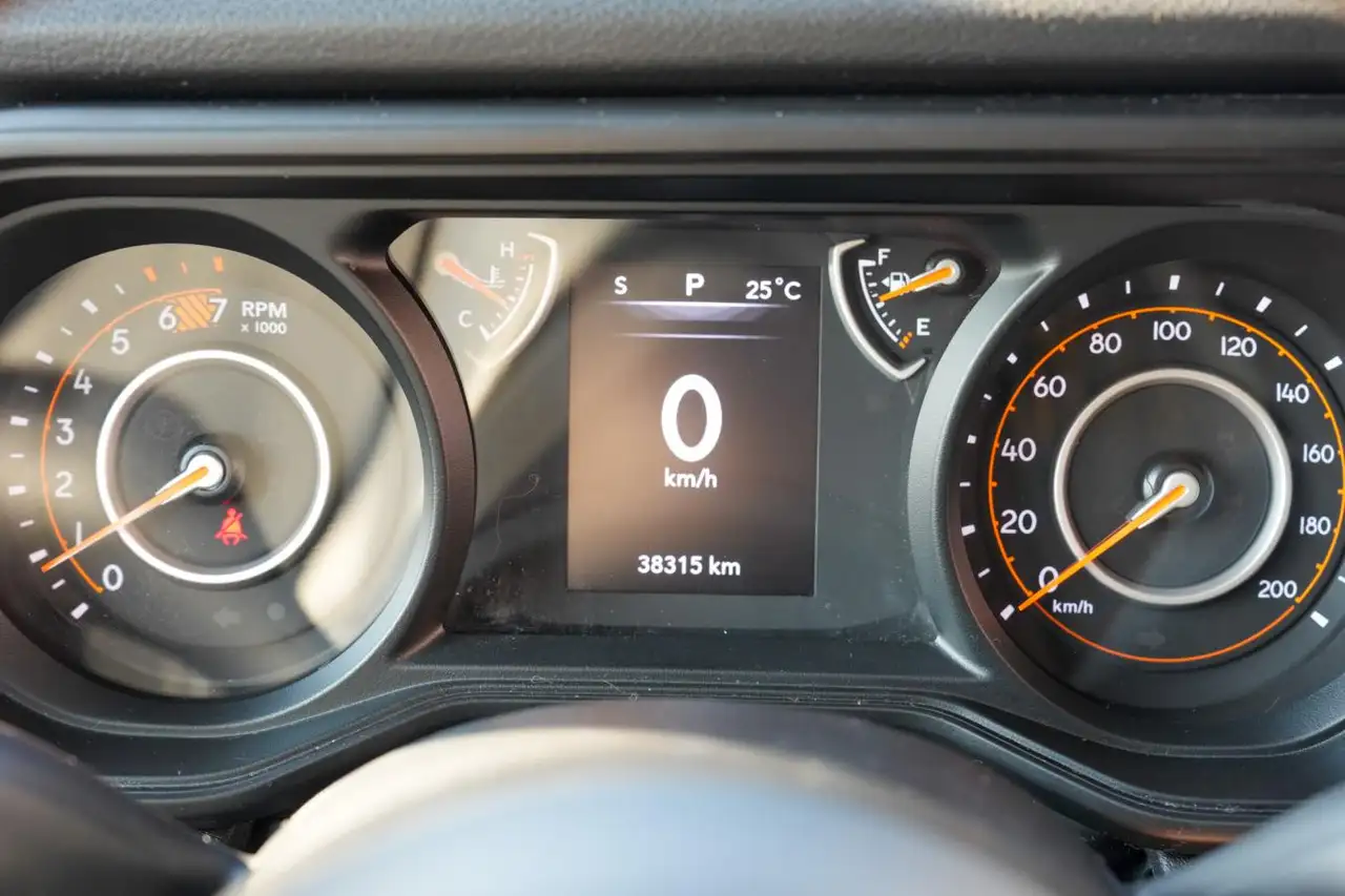 Jeep Wrangler - Image 14