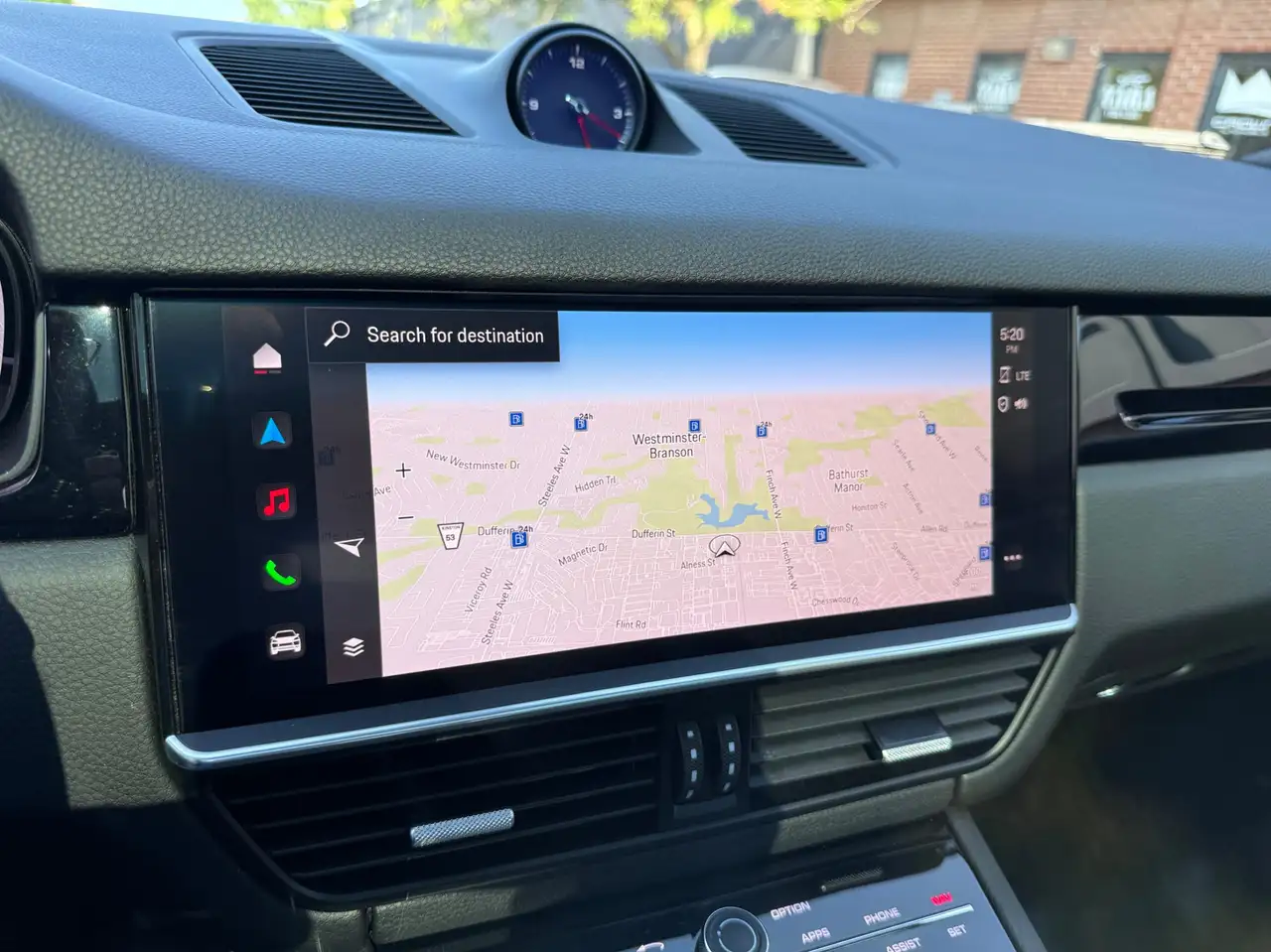 Porsche Cayenne - Image 27