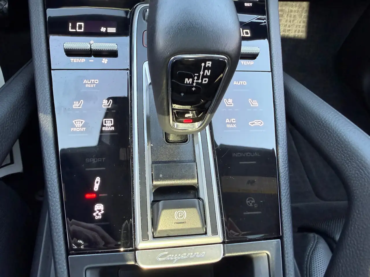 Porsche Cayenne - Image 25