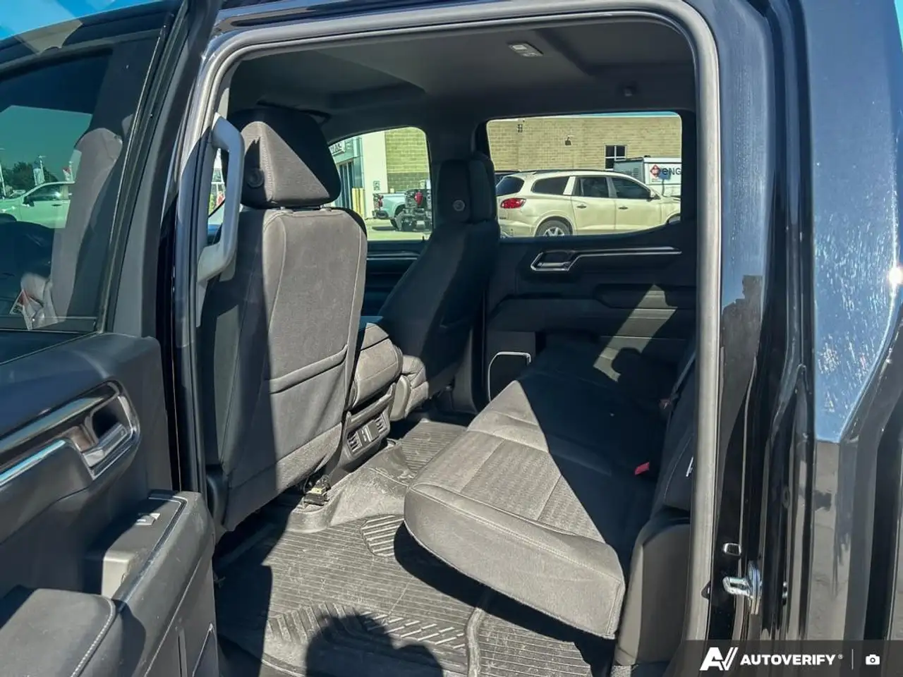 Chevrolet Silverado 1500 - Image 23