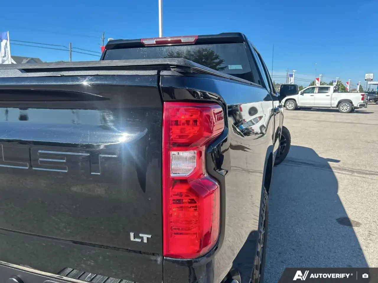 Chevrolet Silverado 1500 - Image 11