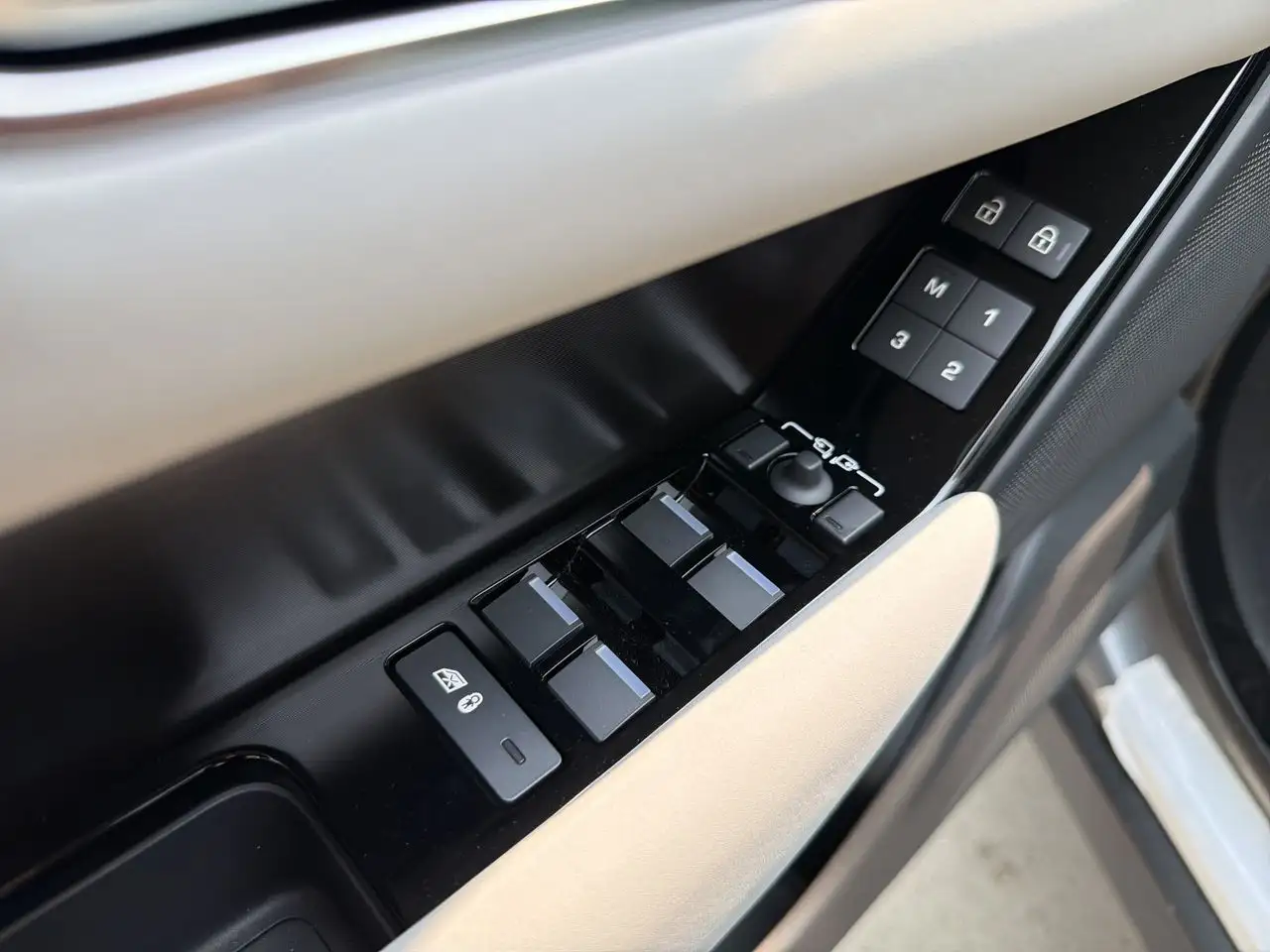 Land Rover Range Rover Velar - Image 10