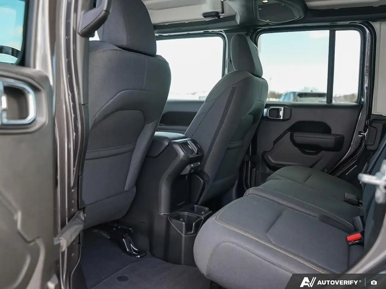 Jeep Wrangler - Image 25