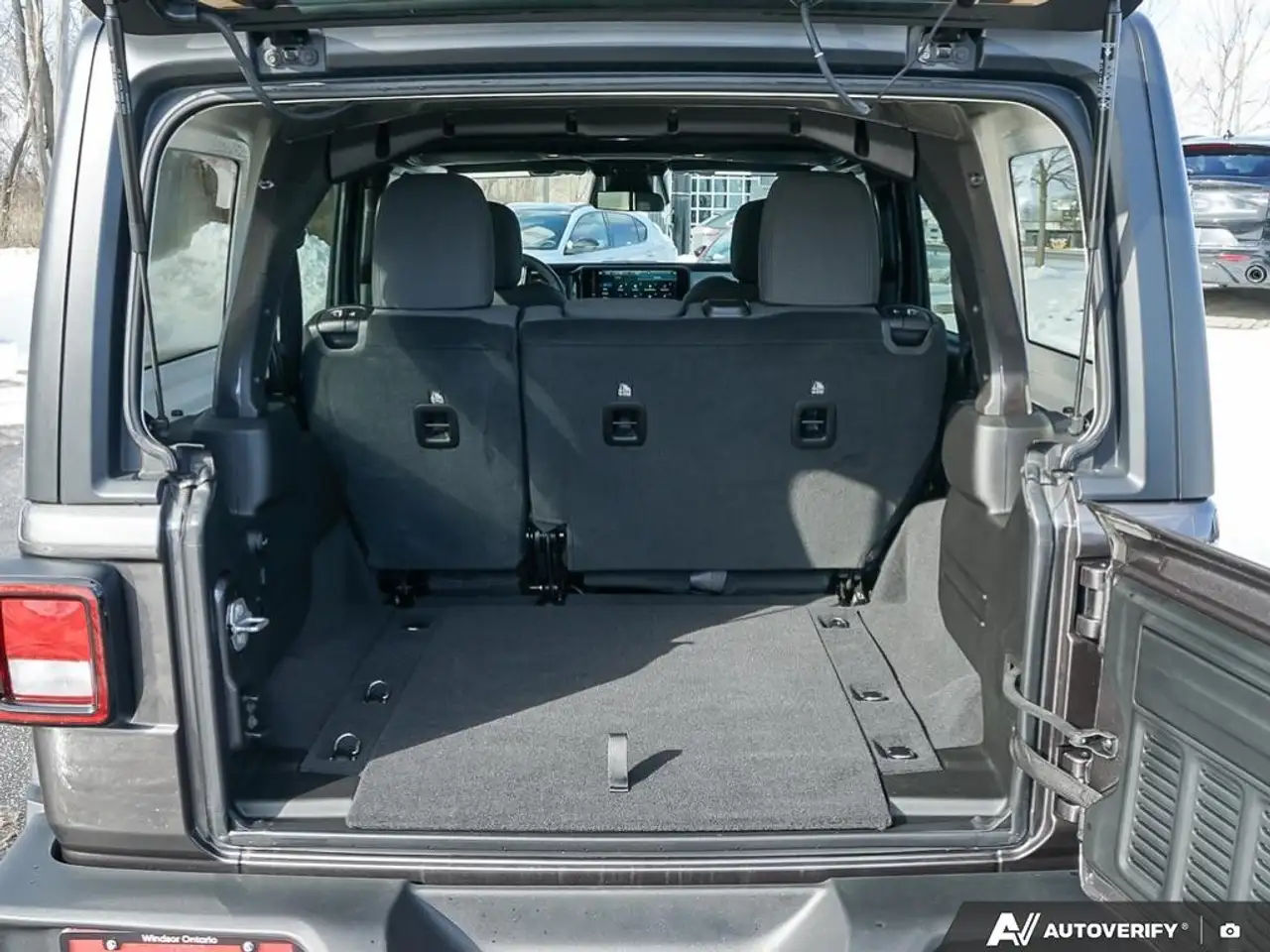 Jeep Wrangler - Image 12