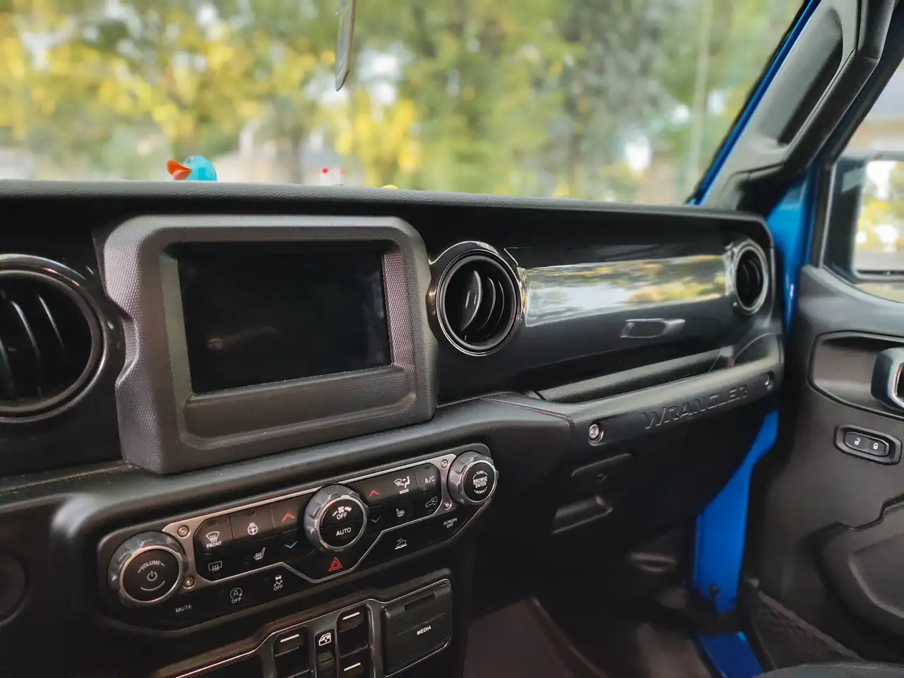 Jeep Wrangler - Image 13