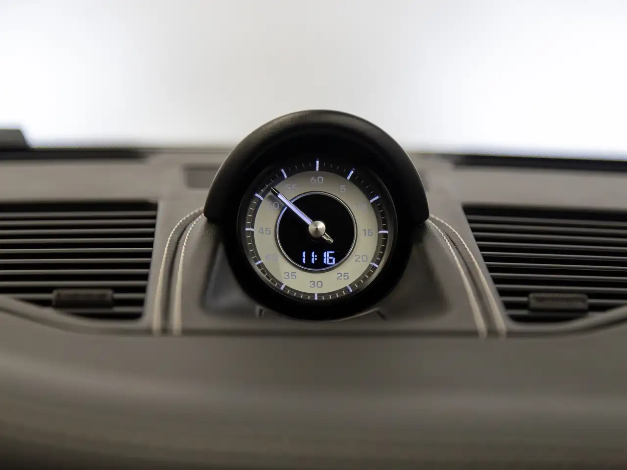 Porsche 911 - Image 13