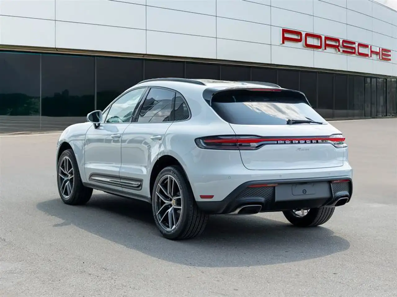 Porsche Macan - Image 4