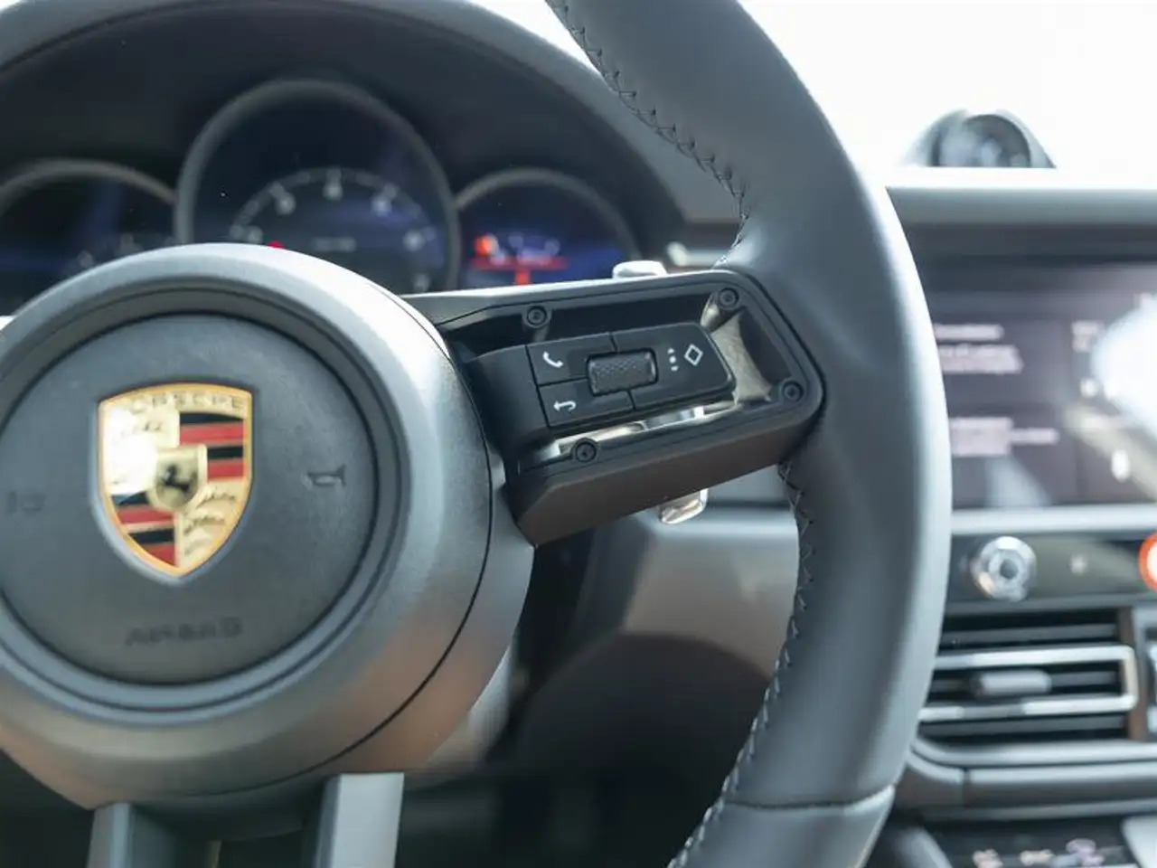 Porsche Macan - Image 26