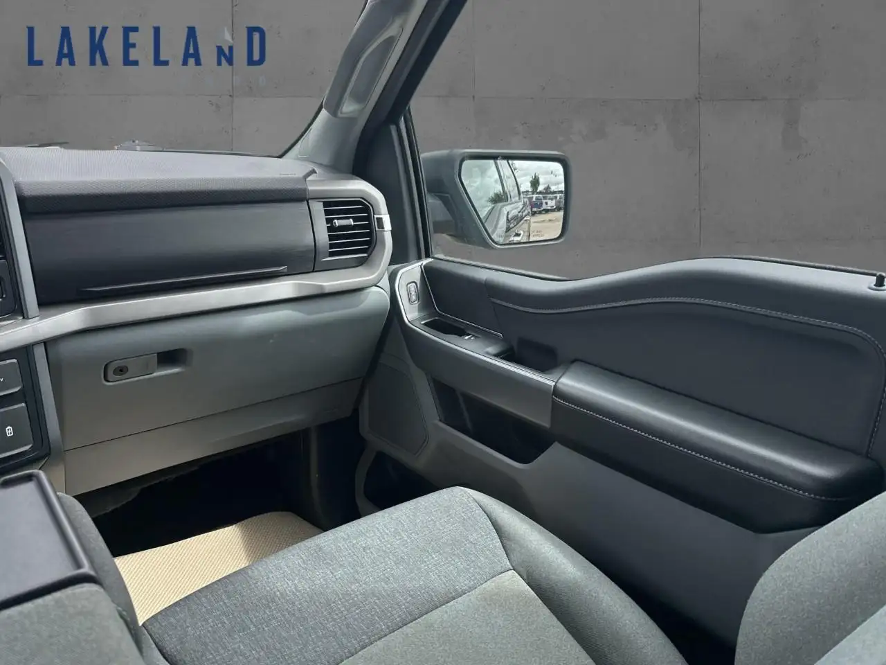 Ford F-150 - Image 25