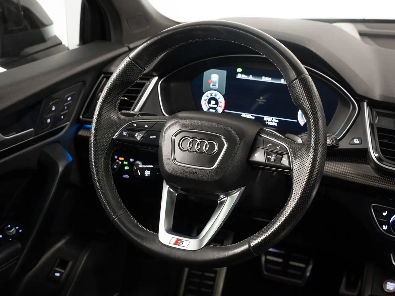 Audi SQ5 - Image 11