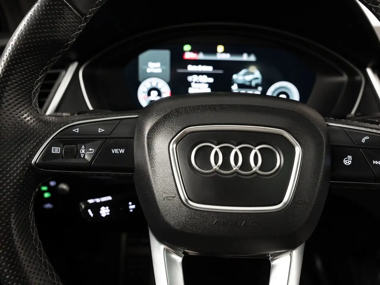 Audi SQ5 - Image 18