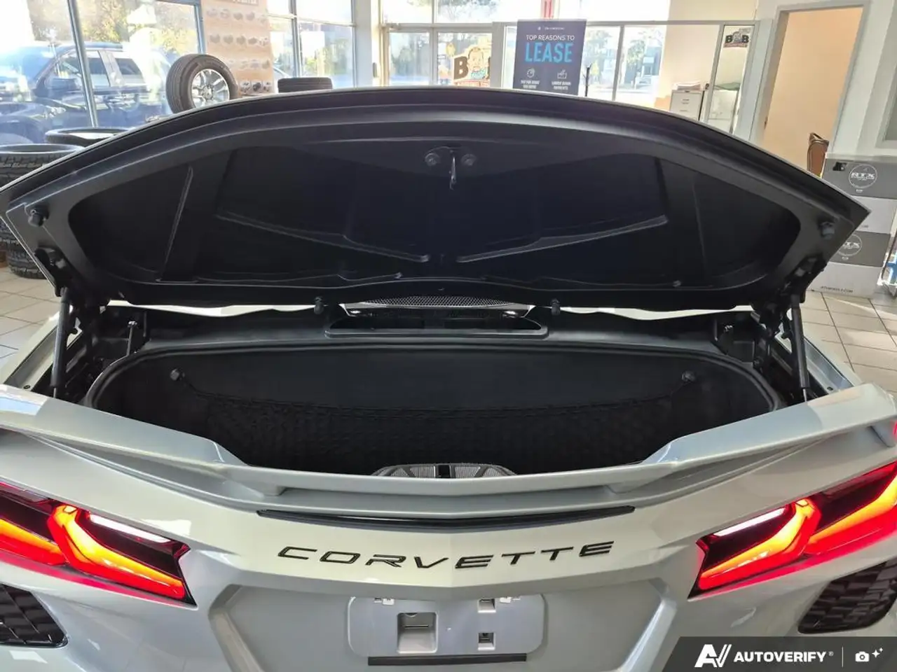 Chevrolet Corvette - Image 12